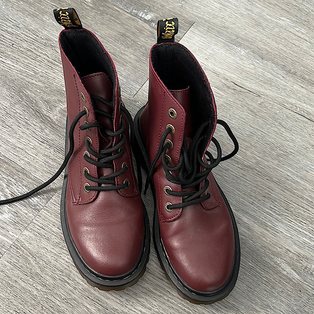 Dr Martens maroon lace up boots. Size 38/7